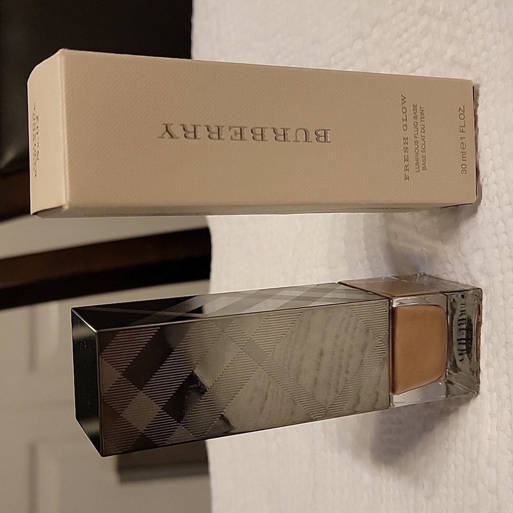 NIB BURBERRY Fresh Flow Golden Radiance No 2